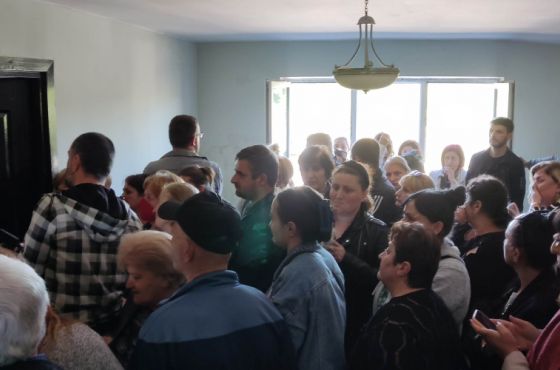 "გვეგონა დაგვადგებოდა საშველი, მაგრამ ბინებს წელსაც არ გვაძლევენ" - დევნილების აქცია ქუთაისში