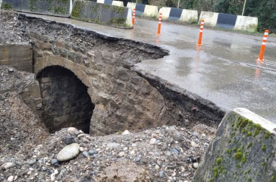"ავტობუსს ჩაუვლია და გზა ჩანგრეულა" -   ჯიმასტაროში მოსახლეობა დახმარებას ითხოვს 