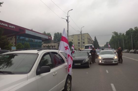 ხეობის მცველები და ნამახვანჰესის მოწინააღმდეგეები თბილისში დაგეგმილი აქციაზე  ავტოკოლონებით გაემგზავრნენ