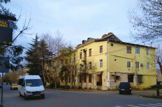 "გადაჭედილ მიკროავტობუსში სუნთქვაც ჭირს'' -  ავტოქარხანაში მოსახლეობა მიკროავტობუსის დამატებას ითხოვს 