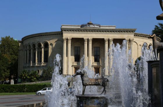 კონკურსი მესხიშვილის თეატრის სამხატვრო ხელმძღვანელობაზე - ვინ არიან  კანდიდატები