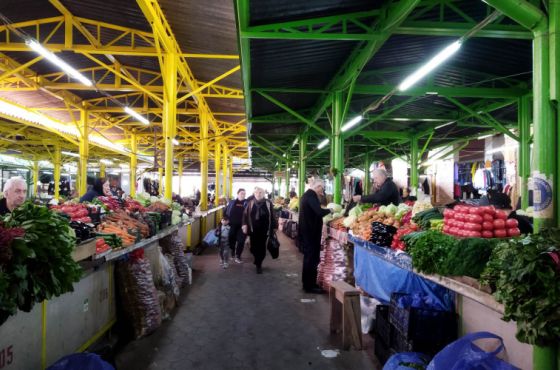 წინასააღდგომო სამზადისი და მომატებული ფასები ქუთაისის ბაზარში (ფოტო)