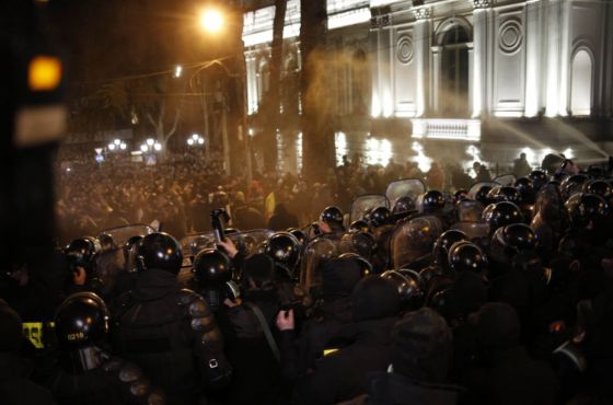 "რუსული კანონის" საწინააღმდეგო აქციაზე 66 ადამიანი დააკავეს