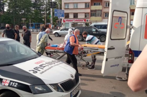 ქუთაისში, სასწრაფოს მანქანა, რომელსაც პაციენტი გადაჰყავდა, ავტომობილს შეეჯახა