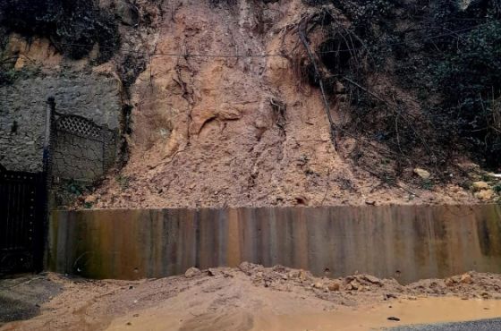 ქუთაისში, გელათის ქუჩაზე, მიწის მასა ჩამოიშალა