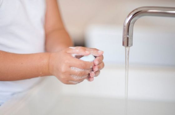 სოციალური დისტანცია, ხელების ჰიგიენა, პირბადის გამოყენება - განახლებული რეკომენდაციები სკოლებს