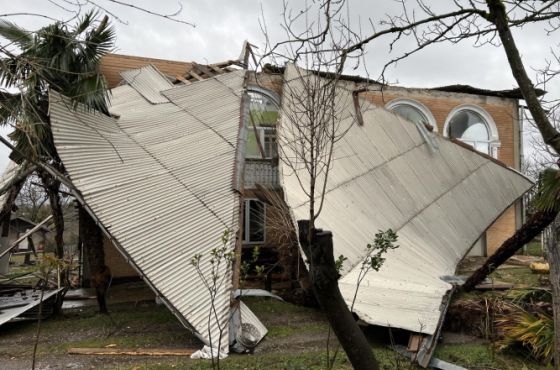 ძლიერმა ქარმა თერჯოლაში საცხოვრებელი სახლები დააზიანა