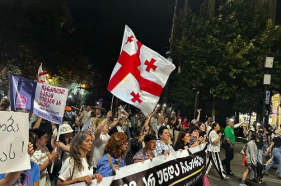 "სინათლე არ უნდა ჩაქრეს” - მედიის მხარდასაჭერი მარში თბილისში