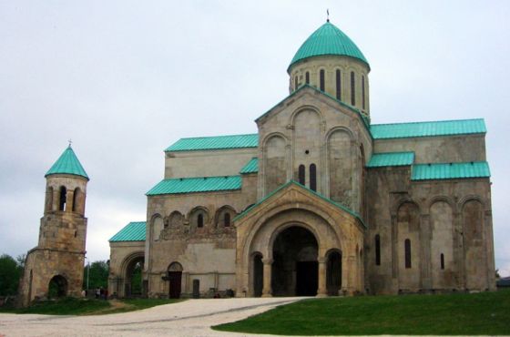 ბაგრატის ტაძარში დაზიანებული ფასადის გასაწმენდად ექსპერტიზა დაინიშნა