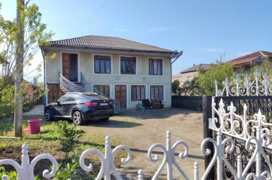 სამტრედიაში ყოფილ პოლიციელს, სავარაუდოდ, თავს დაესხნენ