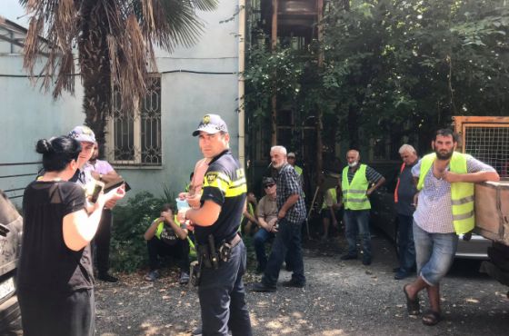 დევნილთა კორპუსში მერიის წარმომადგენელსა და ადგილობრივებს შორის დაპირისპირება მოხდა