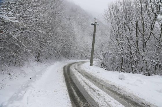 მოწამეთა-ტყიბული-ამბროლაურის გზის მონაკვეთზე მოძრაობა აიკრძალა