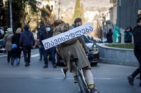 როგორ ფორმირდება არაძალადობრივი წინააღმდეგობა (R)