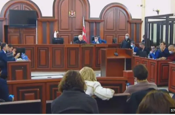 სასამართლოში მიხეილ სააკაშვილის სასჯელის გადავადებასთან დაკავშირებული პროცესი მიმდინარეობს 