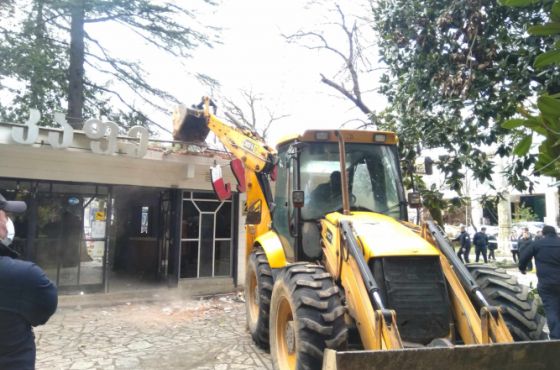 "სავანეს" დემონტაჟი დაიწყო (ფოტო) 