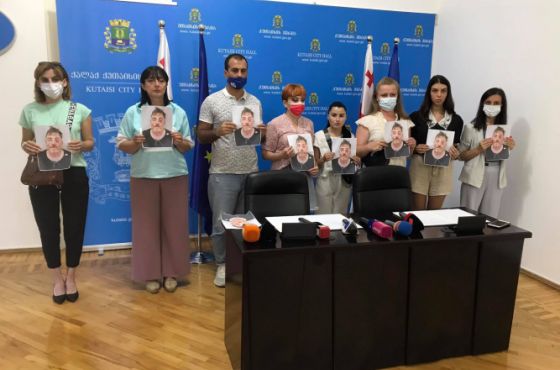 "ლექსოსთვის'' - პერფორმანსი ქუთაისის მერიაში