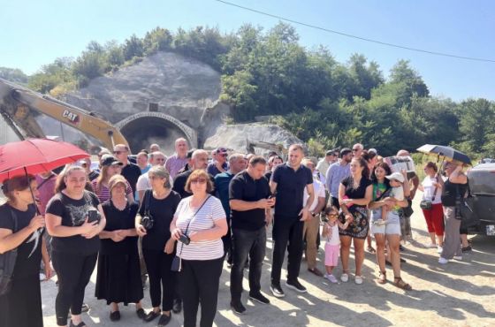 "გვეშინია, სახლი თავზე არ ჩამოგვენგრეს",- ზესტაფონის სოფელ ფუთის მცხოვრებლების პროტესტი