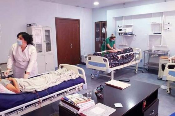 ადგილები სწრაფად ივსება - რა ხდება ქუთაისის კოვიდკლინიკებში