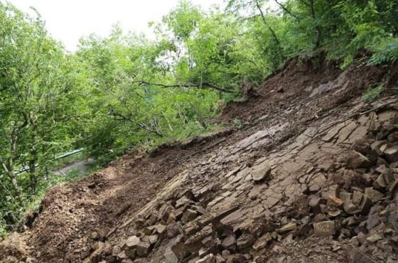 "მიწის მასა ჩამოიშალა" - გზების დეპარტამენტის განცხადება 