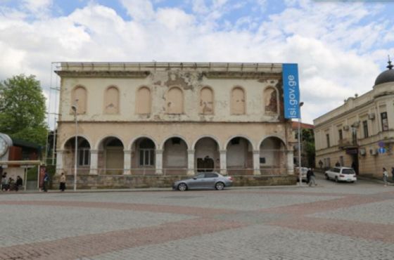 საგამოფენო სივრცე ხუთვარსკვლავიანი სასტუმროს ნაცვლად 