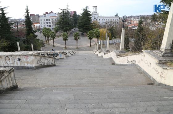 მერიას ბალახვნის კიბის პროექტი საჯარო განხილვაზე ტენდერის ჩაშლის შემდეგ გააქვს 