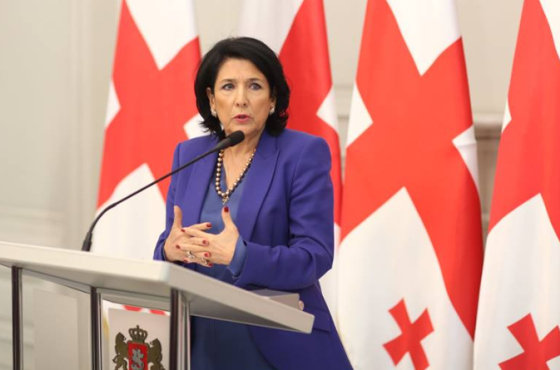 პრეზიდენტმა სახელმწიფო ინსპექტორის სამსახურის გაუქმების შესახებ კანონს ხელი მოაწერა