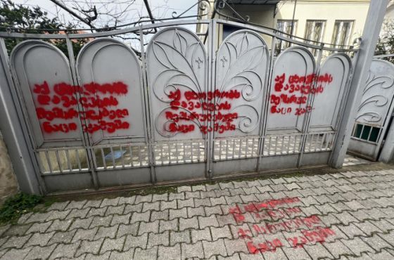 "ჯაშუში" - წარწერა ქუთაისელი აქტივისტის სახლზე