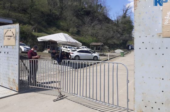 გუმათჰესთან ბარიკადები ისევ აღმართულია