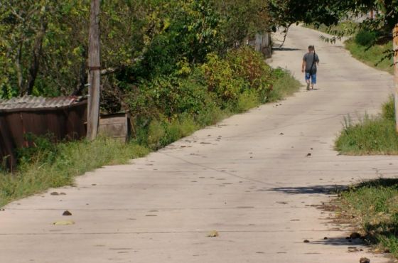 "ფეხით ამოვდივარ, 73 წლის ქალი, ორი ჩანთით ხელში" - სორმონში უტრანსპორტობას აპროტესტებენ