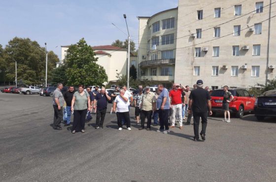 "არ ვიცი რატომ აღარ უნდათ ქარხნის ამუშავება" - ქუთაისში მეტალურგიული ქარხნის  თანამშრომლები