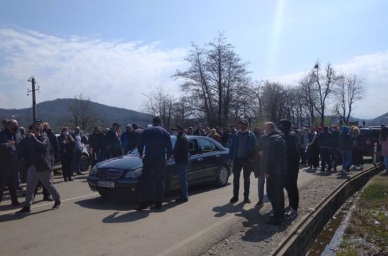 "მოგვეცეს ჩვენი პროტესტის ძირითად ადგილზე გადაადგილების საშუალება" 