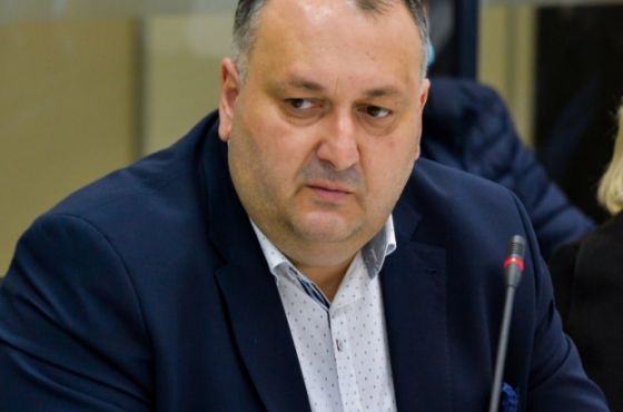 ქუთაისის მერი ამბობს, რომ აქცის დროს, სადაც ექვსი ადამიანი დააკავეს, ქალაქში არ იმყოფებოდა