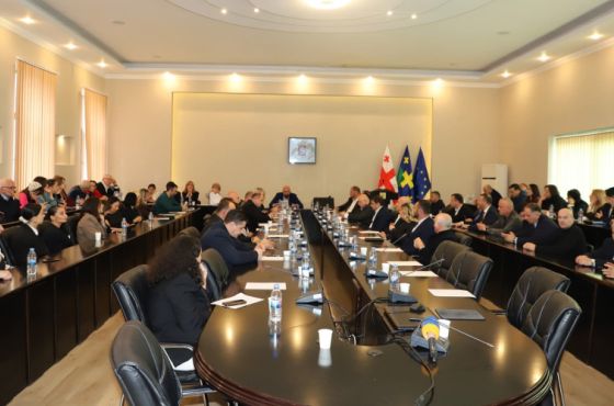 ქუთაისის საკრებულოში ცვლილებებია - "ოცნებიდან" 4-მა წევრმა უფლებამოსილება შეიწყვიტა