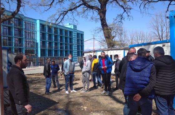 ქუთაისის საერთაშორისო უნივერსიტეტის მშენებლობაზე დასაქმებულებს ოთხი თვეა ხელფასი არ აუღიათ