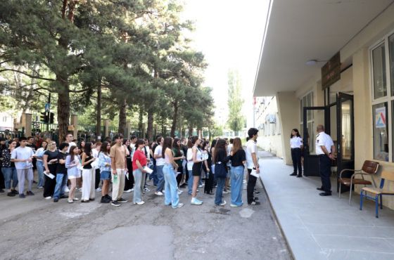 ეროვნული გამოცდები გრძელდება - აბიტურიენტები დღეს ინგლისური ენის გამოცდას აბარებენ