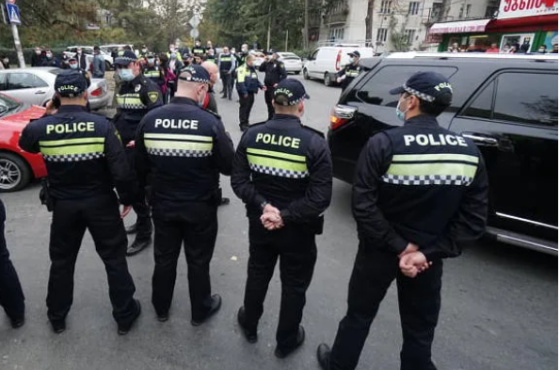 ჯანდაცვის სამინისტროსთან საპროტესტო აქცია მიმდინარეობს 