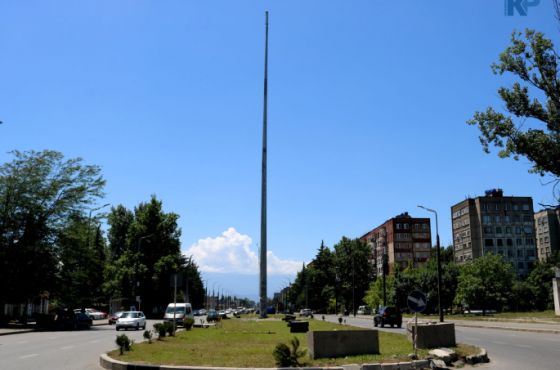 ქუთაისში, ადგილზე, სადაც დროშა უნდა აღმართონ, დგარი  მოაწყვეს