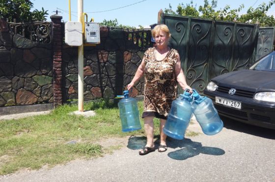 წყალი ჩამოტარებით (ვიდეო)