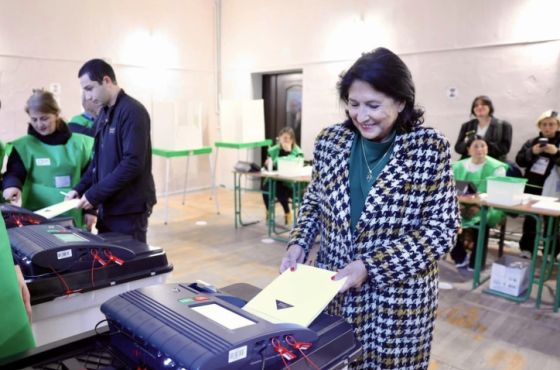 არჩევნების სავარაუდო გაყალბებაზე გამოძიება დაიწყო - პრეზიდენტი გამოკითხვაზე დაიბარეს