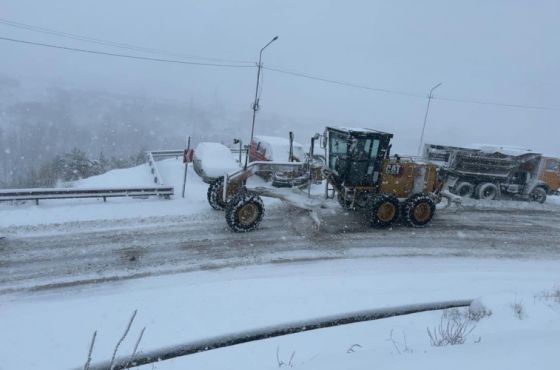დიდთოვლობის, ქარბუქისა და ზვავსაშიშროების გამო, გზებზე შეზღუდვები მოქმედებს