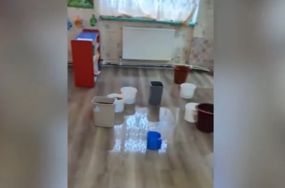 "ჭერის მასა იყო იატაკზე დაყრილი, წყალი ჩამოდიოდა" - რა მოხდა ქუთაისის მე-20 ბაგა-ბაღში