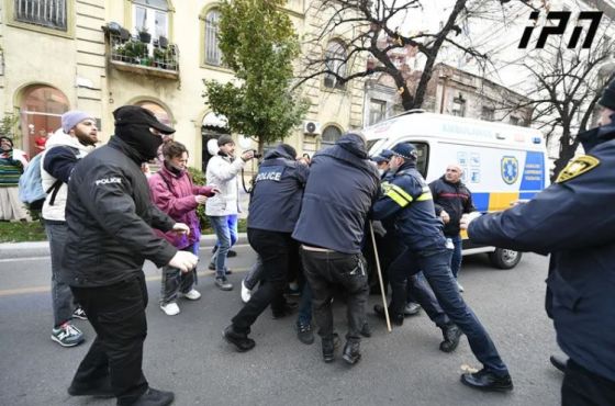 პოლიციამ აქციაზე 16 ადამიანი დააკავა