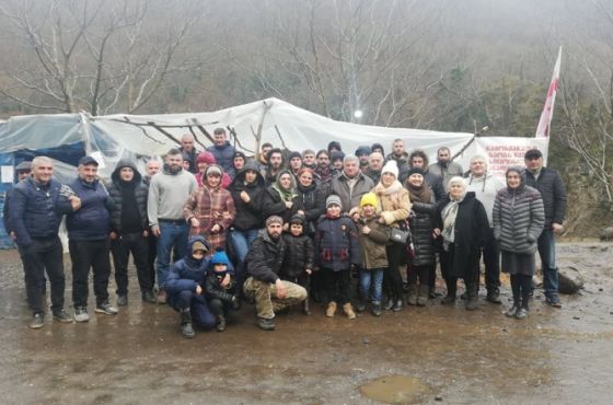 რიონის ხეობაში კარვები სხვადასხვა კუთხიდან ჩასულმა ადამიანებმაც გაშალეს 