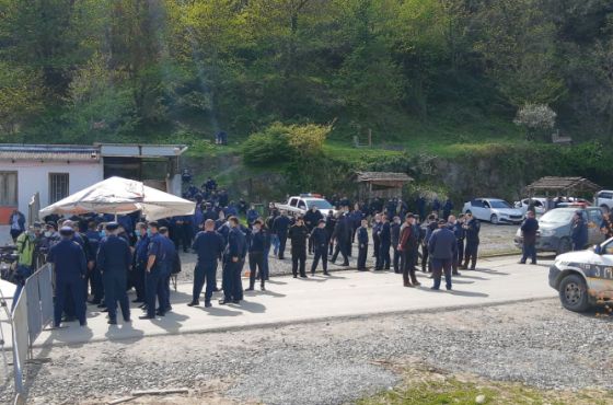 ხეობის მცველებმა გზის გასახსნელად სამართალდამცავებს ხუთი წუთი მისცეს