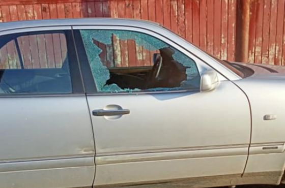 ქუთაისში ავტომობილს ქურდობის მიზნით მინები ჩაუმსხვრიეს