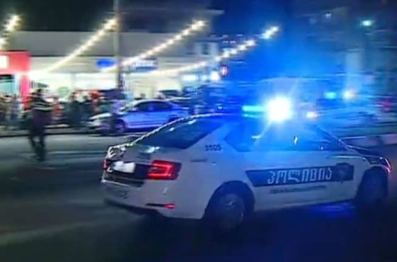 "საქართველოს ბანკში" აყვანილი მძევლები გათავისუფლდნენ - რა ხდება შემთხვევის ადგილზე 