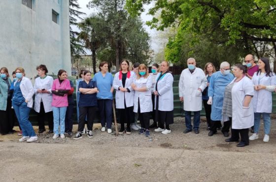 "შრომით დავას ვიწყებთ"- ქუთაისის ჩხობაძის კლინიკაში დასაქმებულების პროტესტი
