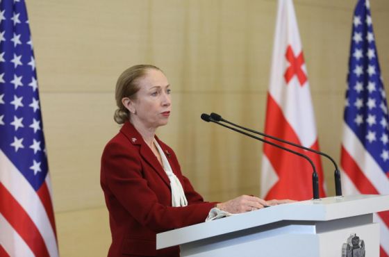 " არავინ არ უნდა ელოდოს, რომ ქართველები მიესალმებიან რუსების შემოსვლას"- კელი დეგნანი კრუიზზე