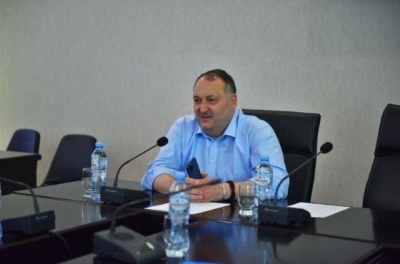 „ქუთაისის დამალული მერი ცდილობს, გაიზარდოს ხელფასი“