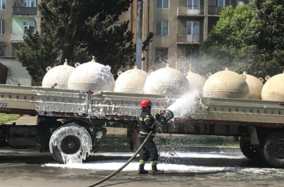 მაშველებმა ბუნებრივი აირით დატვირთული მანქანის აალების საფრთხე აღკვეთეს